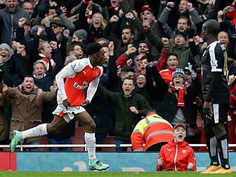 Arsenal fan suffers a hernia w...